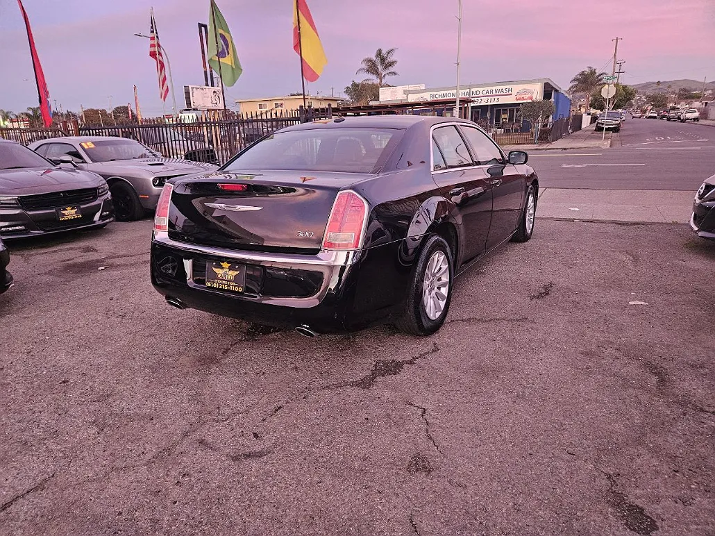 2013 Chrysler 300 Motown Edition image 5