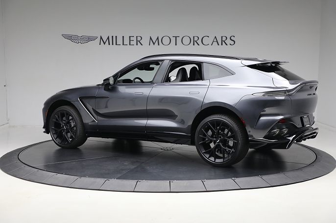 2025 Aston Martin DBX