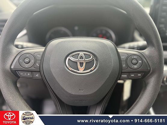 2022 Toyota RAV4 Hybrid LE photo 9