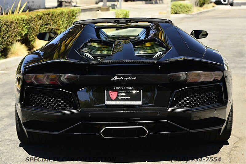 2015 Lamborghini Aventador LP700 image 14