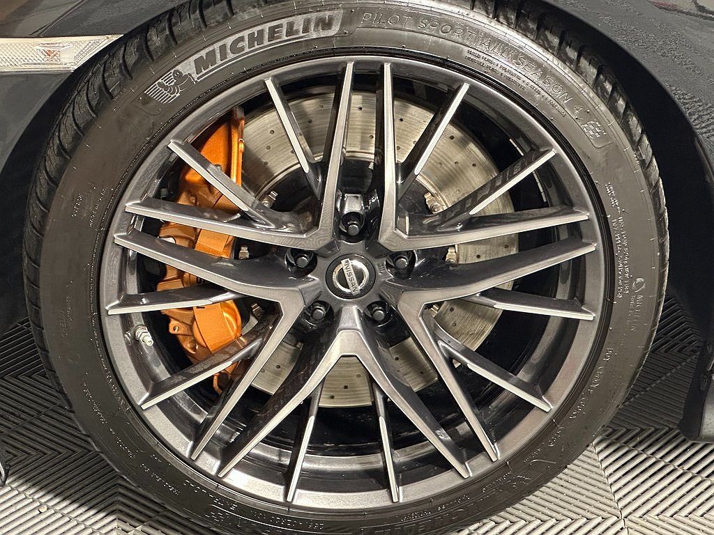2021 Nissan GT-R Premium image 3