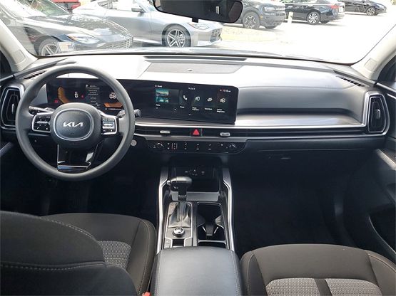 2025 Kia Sorento LX photo 11