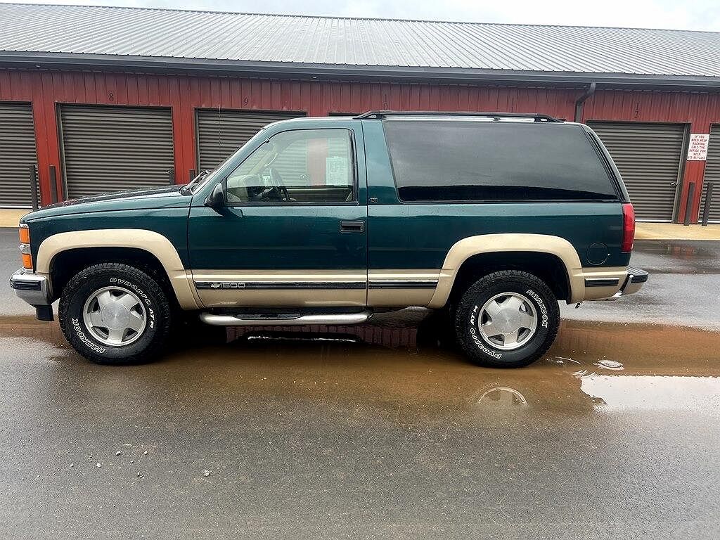 1995 Chevrolet Tahoe null image 1