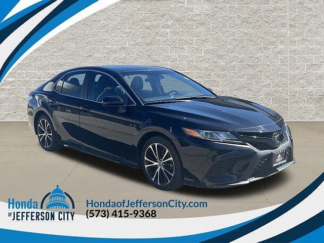2019 Toyota Camry LE image 0