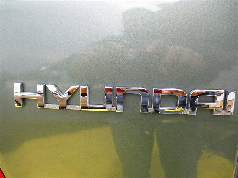 2003 Hyundai Accent GL image 23