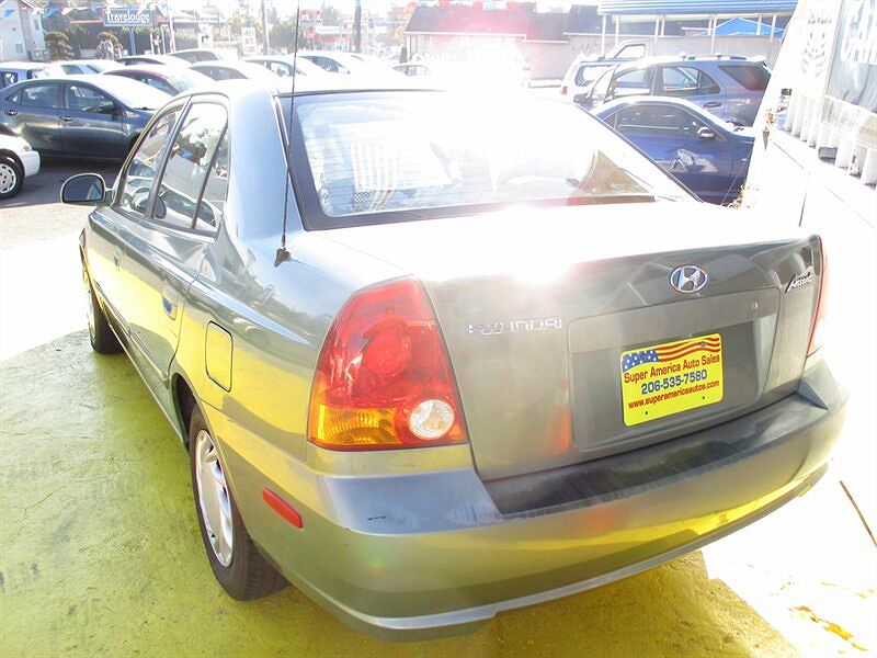 2003 Hyundai Accent GL image 7