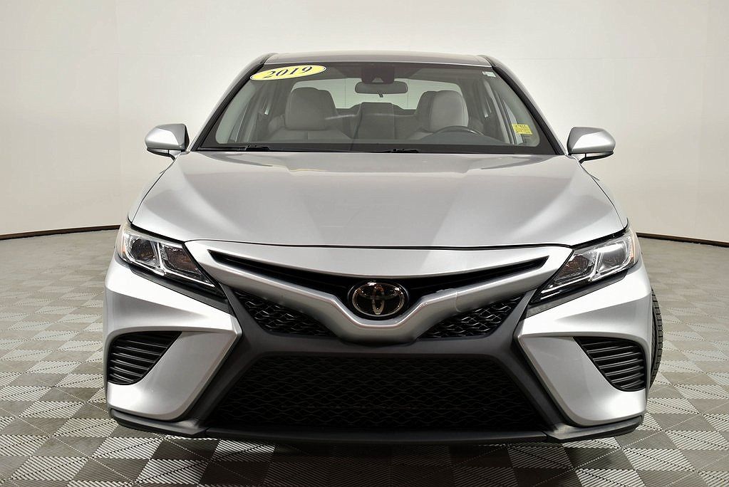 2019 Toyota Camry LE image 4