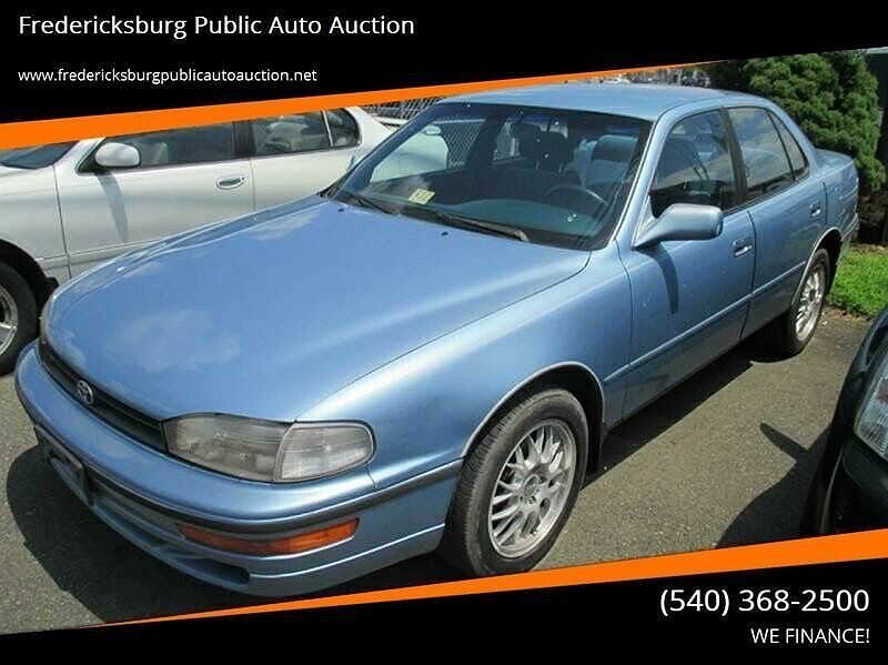 1993 Toyota Camry LE image 0