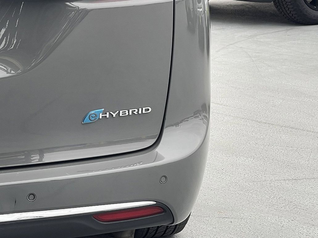 2022 Chrysler Pacifica Limited image 4