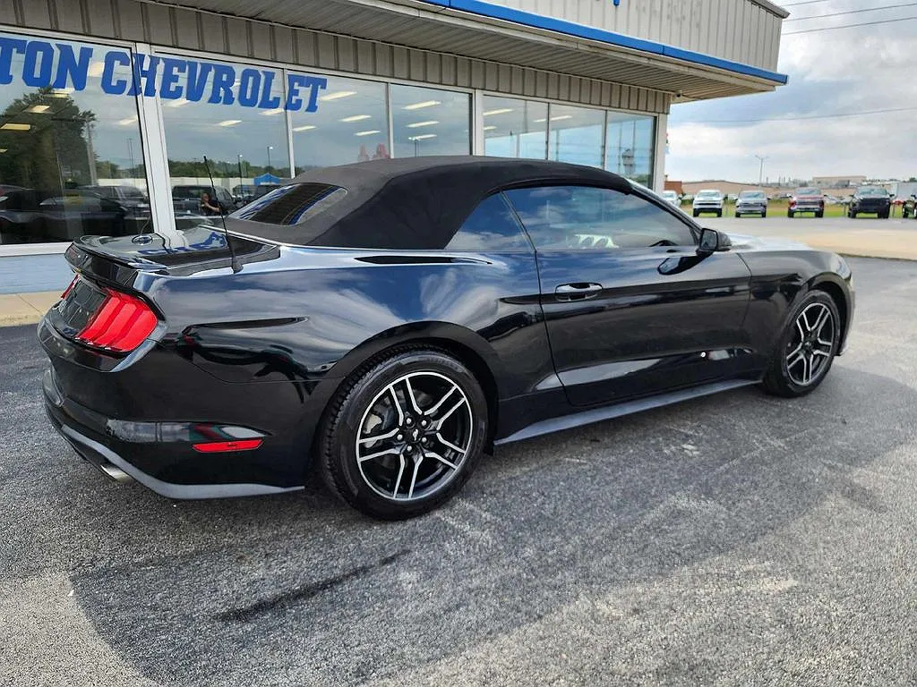 2018 Ford Mustang null image 3