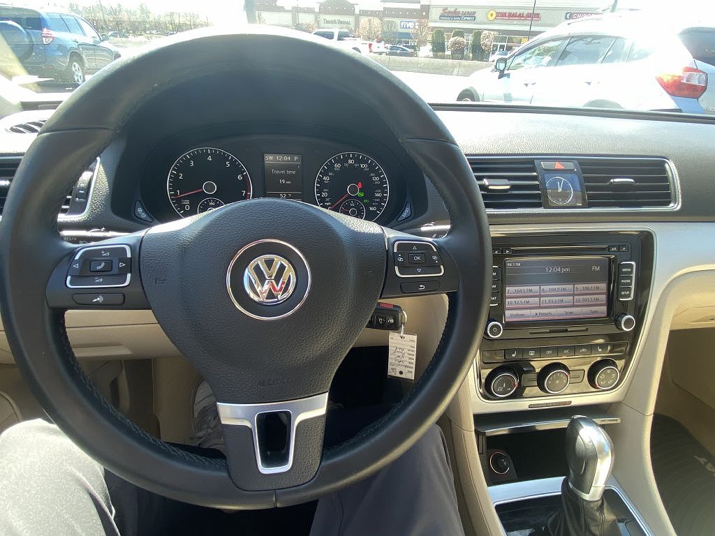 2014 Volkswagen Passat SEL image 12