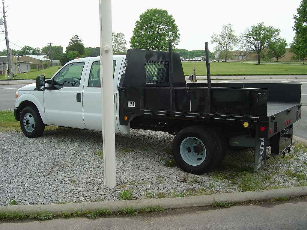 2011 Ford F-350 null image 1