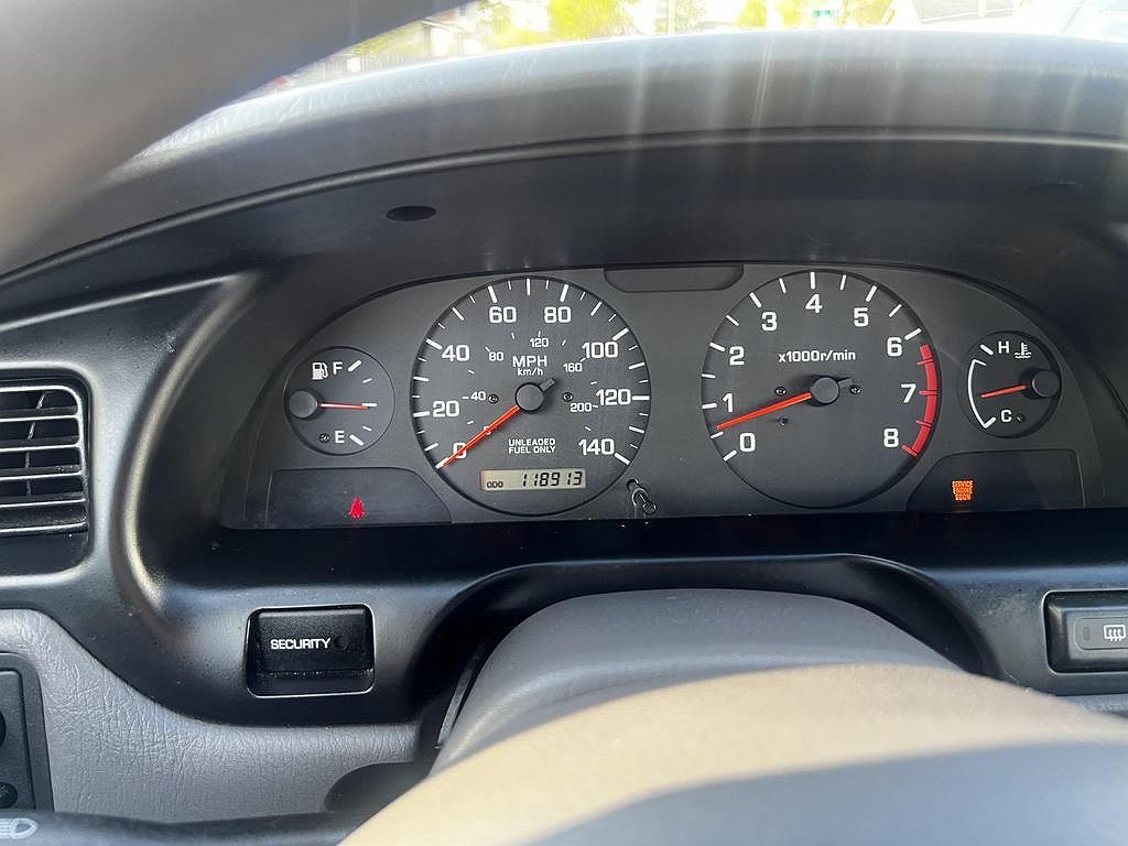 2000 Nissan Altima GXE image 13