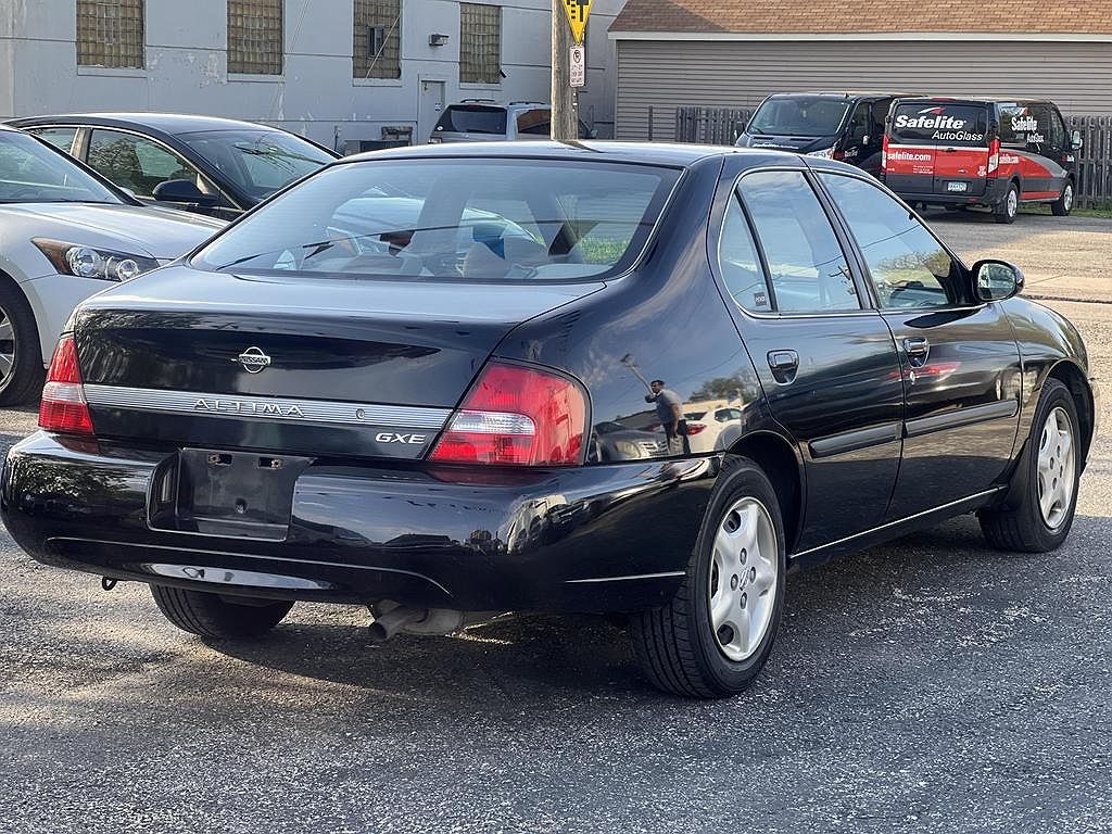 2000 Nissan Altima GXE image 4