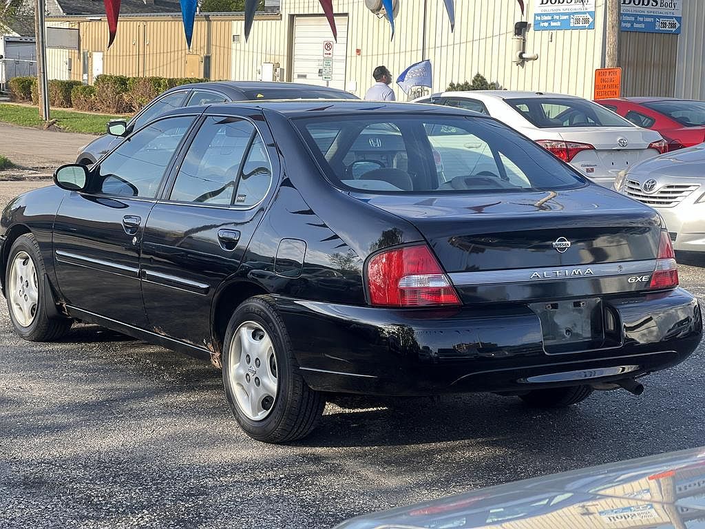 2000 Nissan Altima GXE image 5