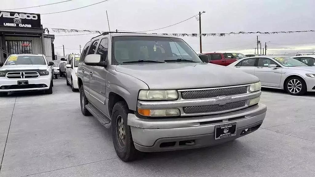 2001 Chevrolet Tahoe null image 2
