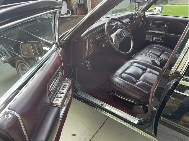 1986 Cadillac Fleetwood Brougham image 1