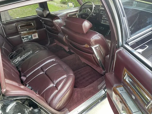 1986 Cadillac Fleetwood Brougham image 3