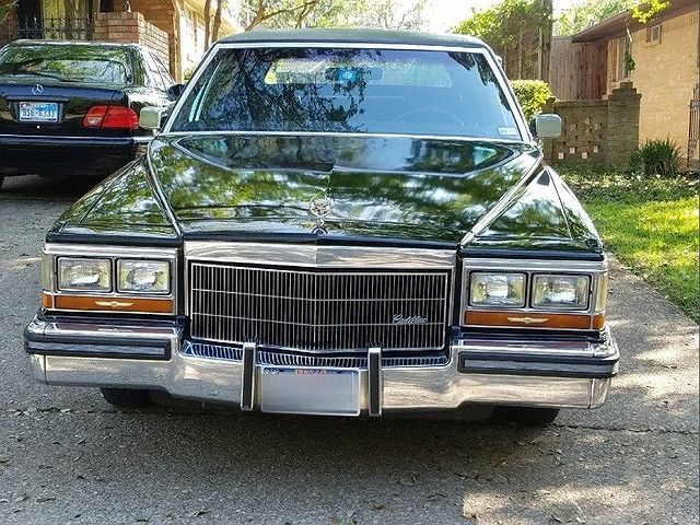 1986 Cadillac Fleetwood Brougham image 4