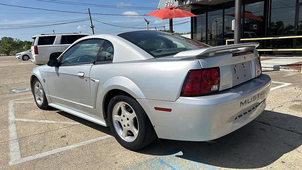 2004 Ford Mustang null image 2