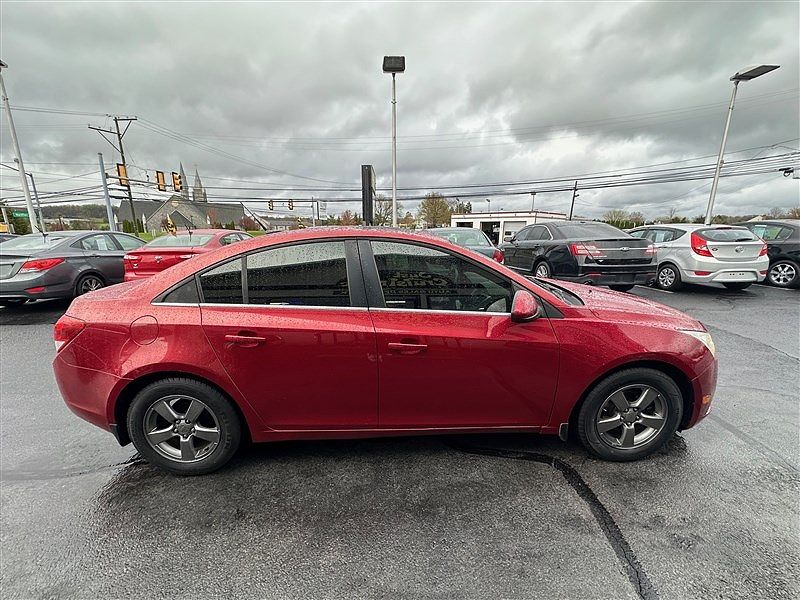 2011 Chevrolet Cruze LT image 3