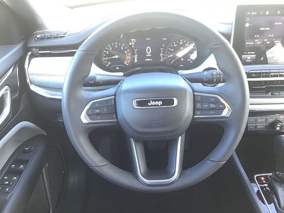 2024 Jeep Compass Limited photo 9