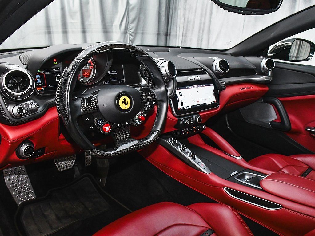 2018 Ferrari GTC4Lusso null image 17