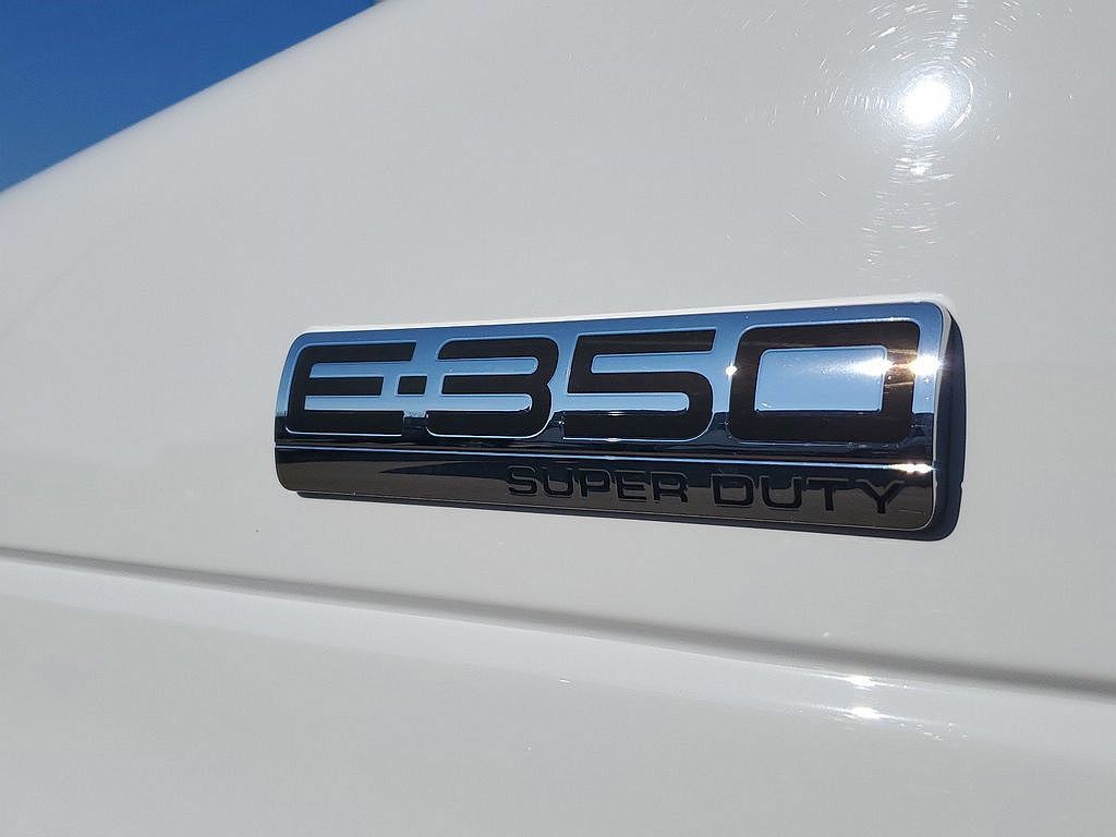 2022 Ford Econoline E-350 image 5