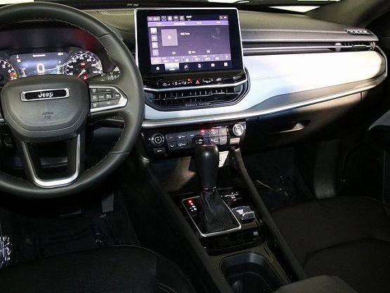 2024 Jeep Compass Limited photo 7
