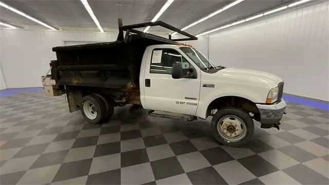 2003 Ford F-550 XL image 1