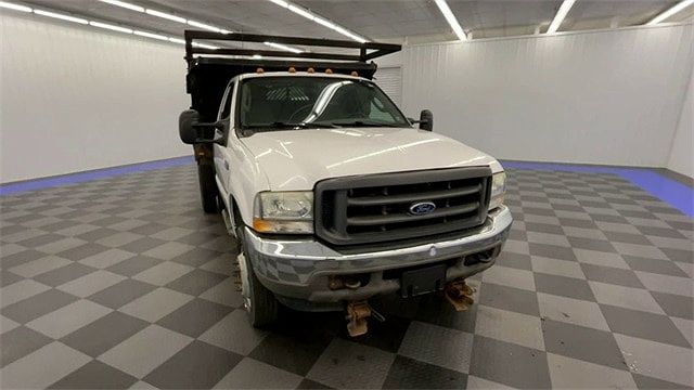 2003 Ford F-550 XL image 2