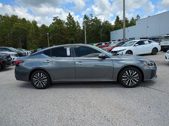 2023 Nissan Altima 2.5 SV photo 2
