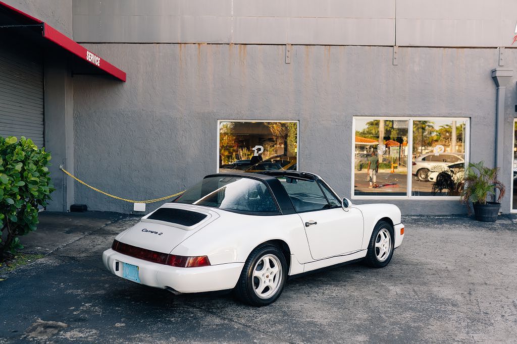 1991 Porsche 911 Carrera 2 image 2