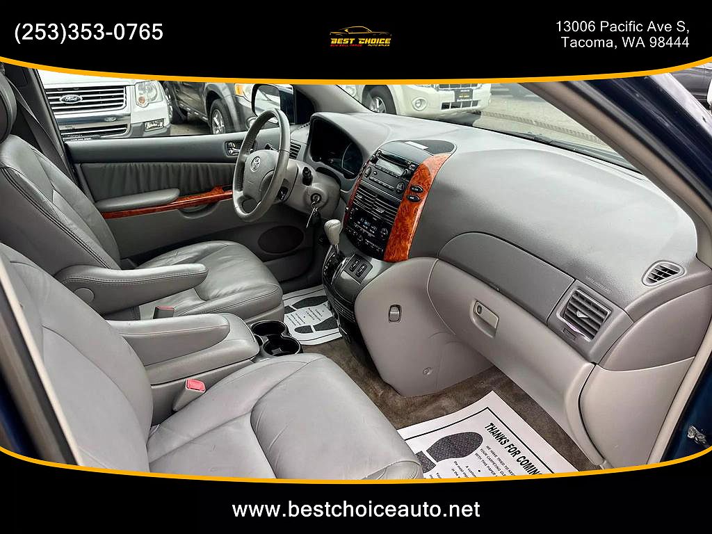 2007 Toyota Sienna XLE Limited image 10