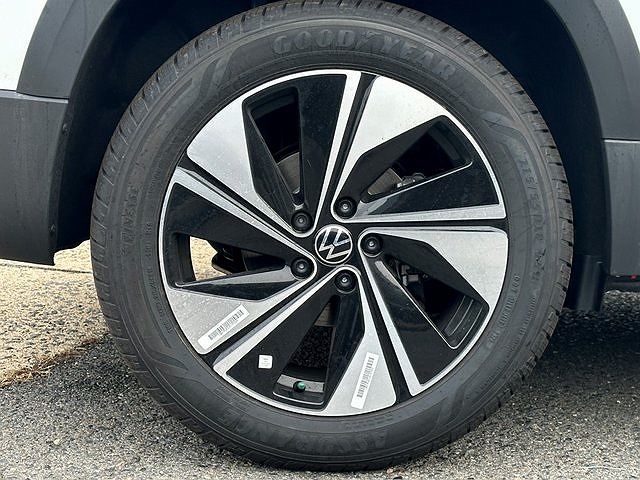2024 Volkswagen Taos SE image 5