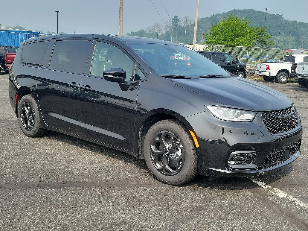 2023 Chrysler Pacifica Limited image 0