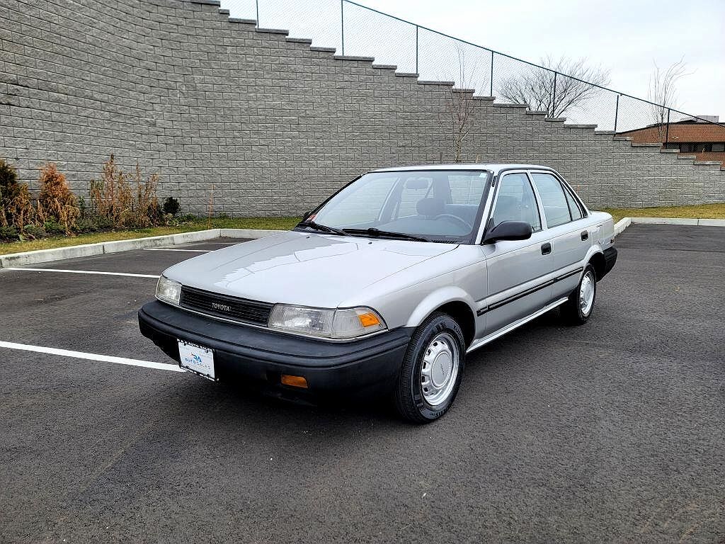 1988 Toyota Corolla DLX image 1