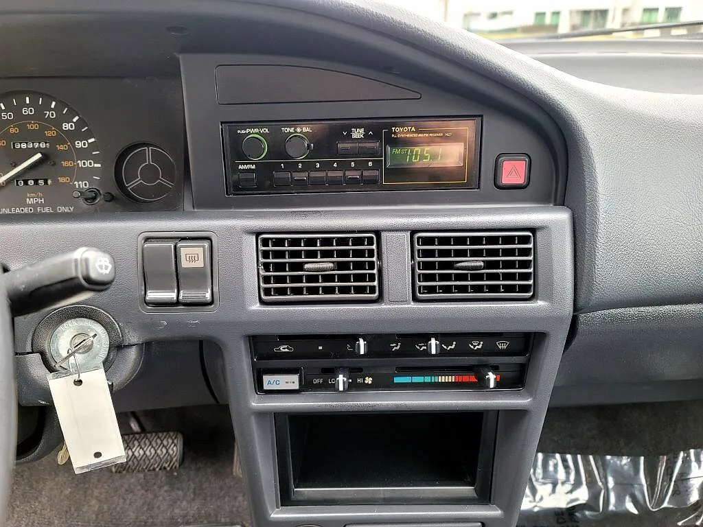 1988 Toyota Corolla DLX image 28