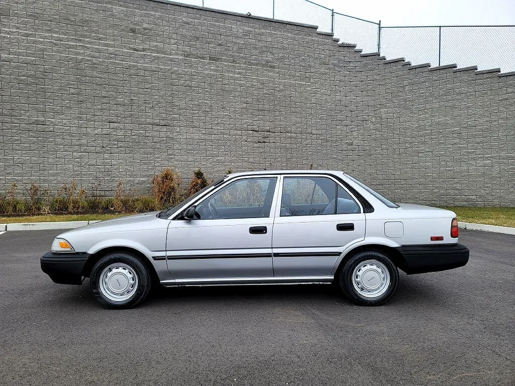 1988 Toyota Corolla DLX image 2