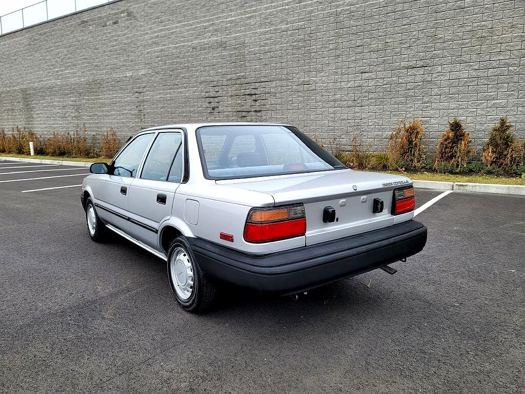 1988 Toyota Corolla DLX image 4
