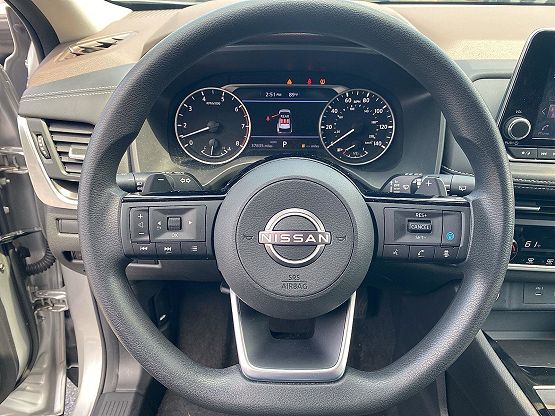 2023 Nissan Rogue SV photo 11