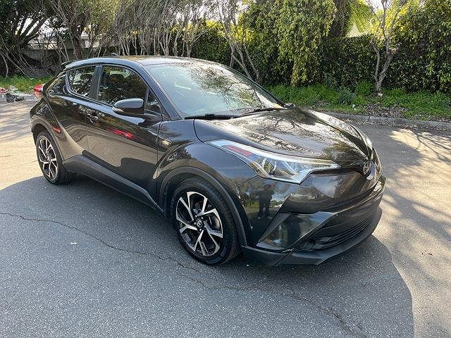2019 Toyota C-HR XLE image 0