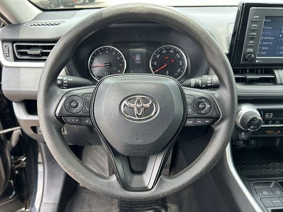2022 Toyota RAV4 XLE photo 10