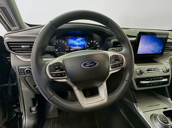 2023 Ford Explorer XLT photo 4