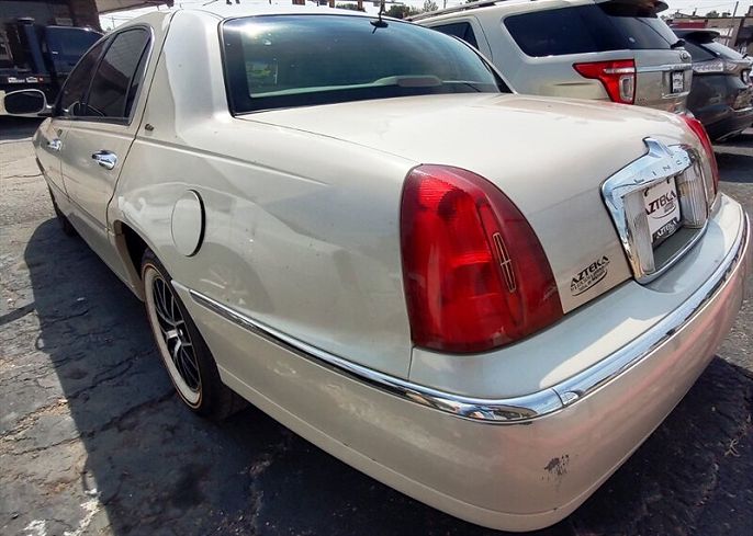 1999 Lincoln Town Car
