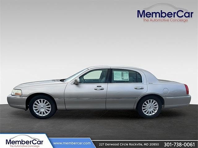 2003 Lincoln Town Car Signature image 0
