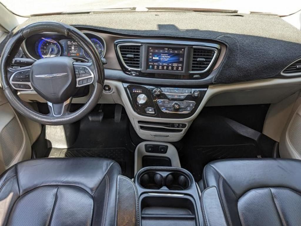 2018 Chrysler Pacifica Touring-L image 15