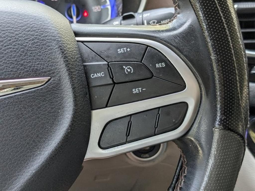 2018 Chrysler Pacifica Touring-L image 24