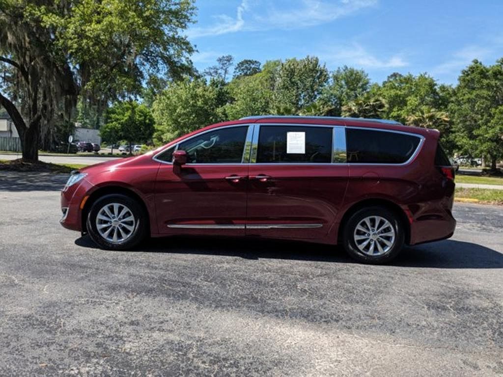 2018 Chrysler Pacifica Touring-L image 7