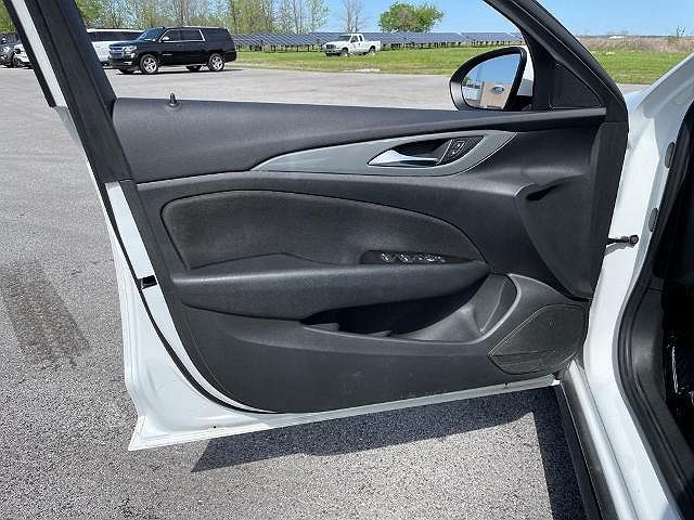 2019 Buick Regal Preferred image 9